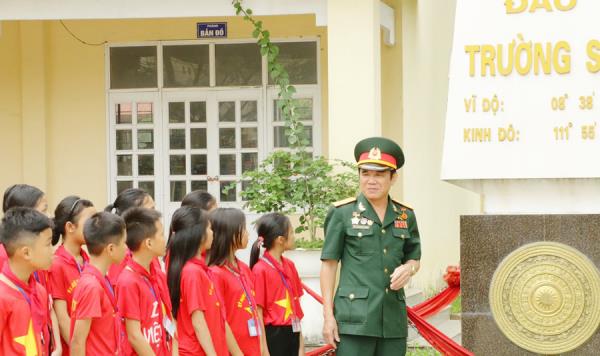 Những lớp học Hoàng Sa, Trường Sa