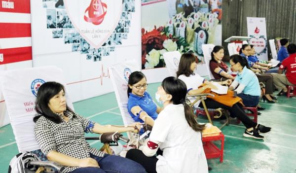 Nữ công nhân PC Quảng Ngãi: Phát huy truyền thống, đóng góp tích cực vào sự phát triển của đơn vị