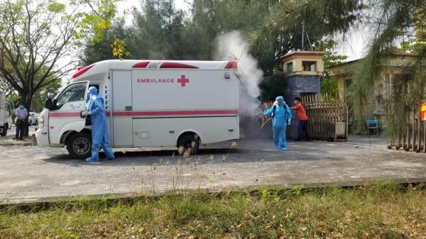 Cận cảnh quá trình đưa bệnh nhân thứ 57 vào bệnh viện điều trị