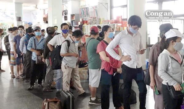 Cách ly 270 người Việt nhập cảnh qua cửa khẩu quốc tế Lao Bảo và La Lay