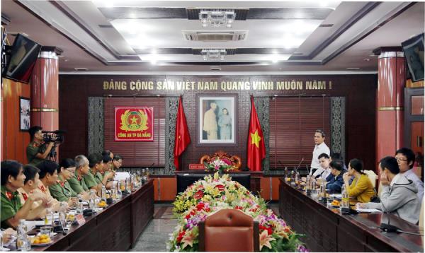 Đầu tư công nghệ thông tin vào cải cách hành chính để phục vụ nhân dân