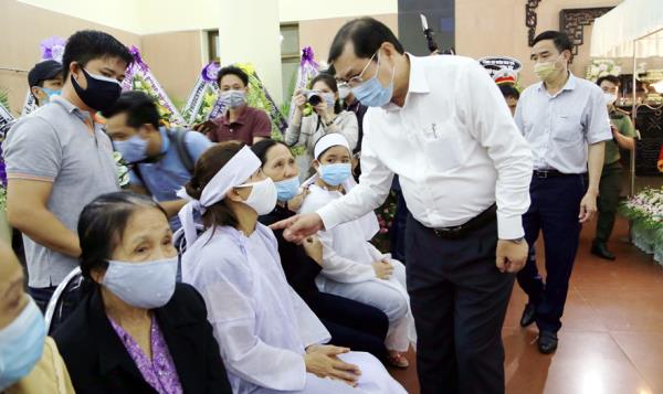 Lãnh đạo, đồng đội, bạn bè xót thương viếng 2 chiến sĩ Công an TP Đà Nẵng hy sinh khi làm nhiệm vụ