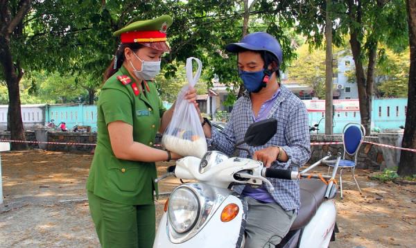 QUẢNG NAM: Ngày mai (23-4), cán bộ, công nhân, viên chức đi làm trở lại