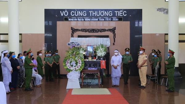 Những giọt nước mắt nghẹn ngào bên linh cữu