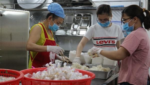 Sẻ chia khó khăn với lao động nghèo