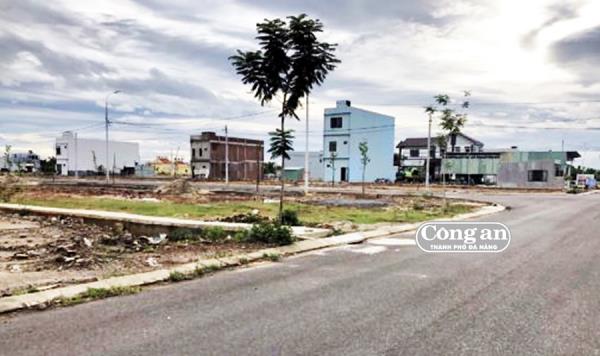 Lại nhà không số, phố không tên