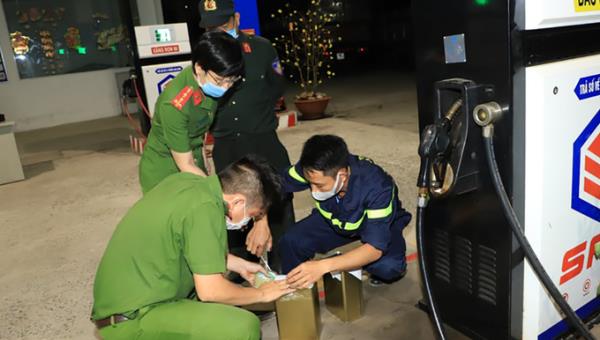 Nhiều doanh nhân là nghi can trong đường dây xăng giả