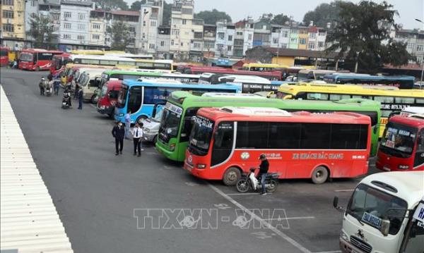 Giá xăng tăng khiến doanh nghiệp vận tải, người tiêu dùng gặp khó
