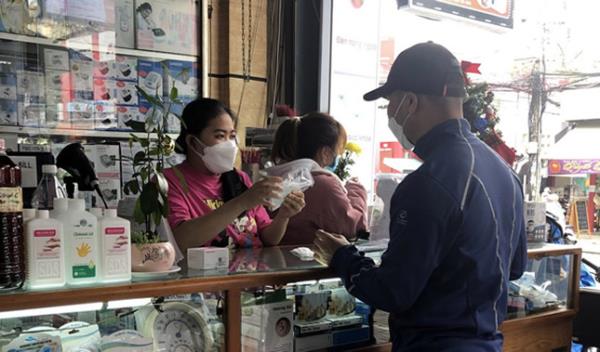 Cháy hàng và loạn giá bộ kit test nhanh COVID-19