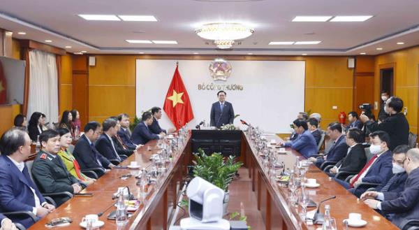 Chủ tịch Quốc hội Vương Đình Huệ: Lấy lại đà tăng trưởng trong năm 2022