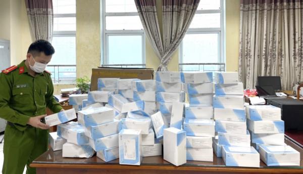 Bắt giữ hàng ngàn kit test COVID-19 lậu